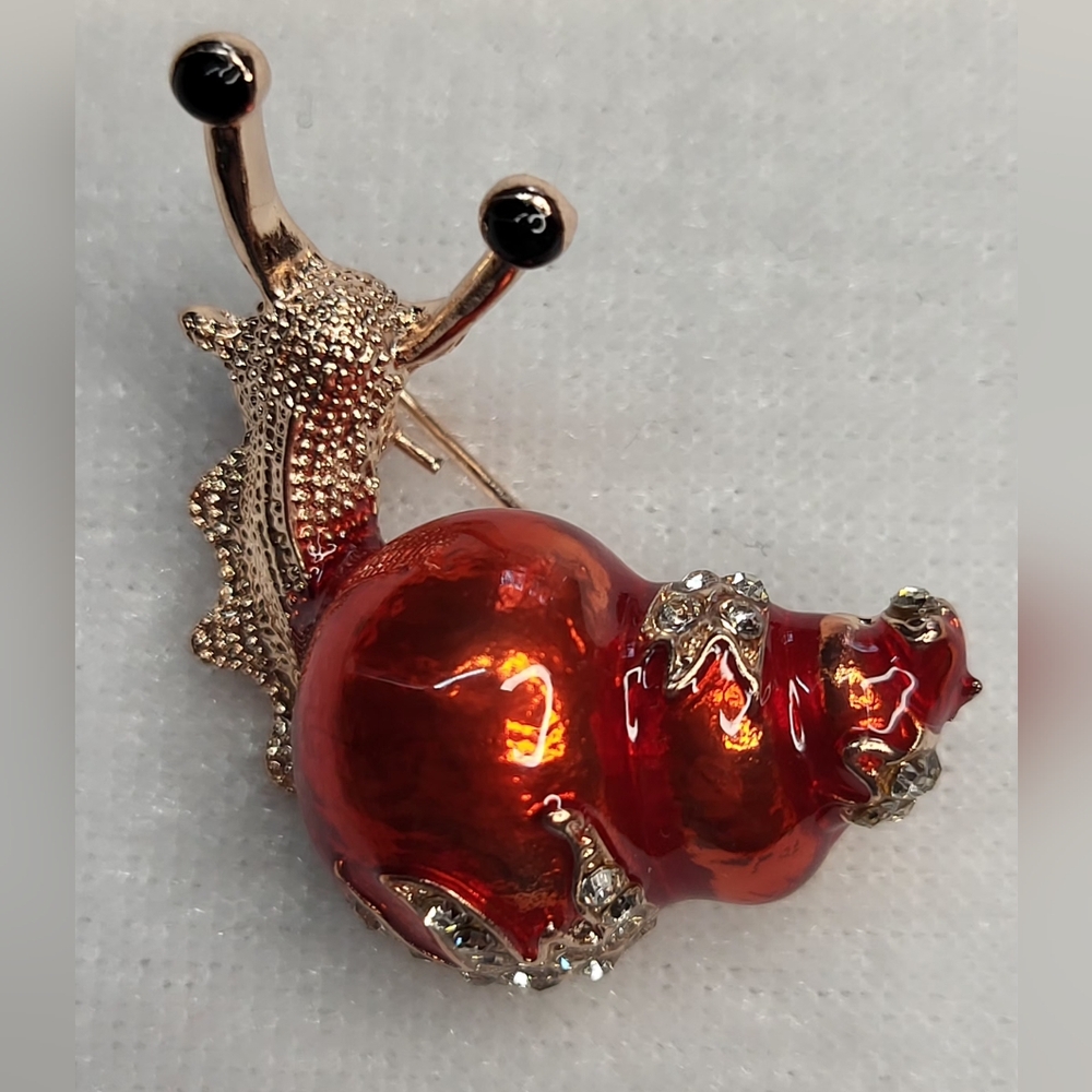 New Vintage-style Red Enamel Rhinestone Snail Brooch / Pin